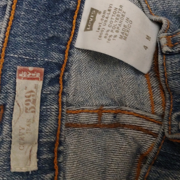 Like New! Levi's 529 Curvy Cut Jeans - Picture 3 of 3